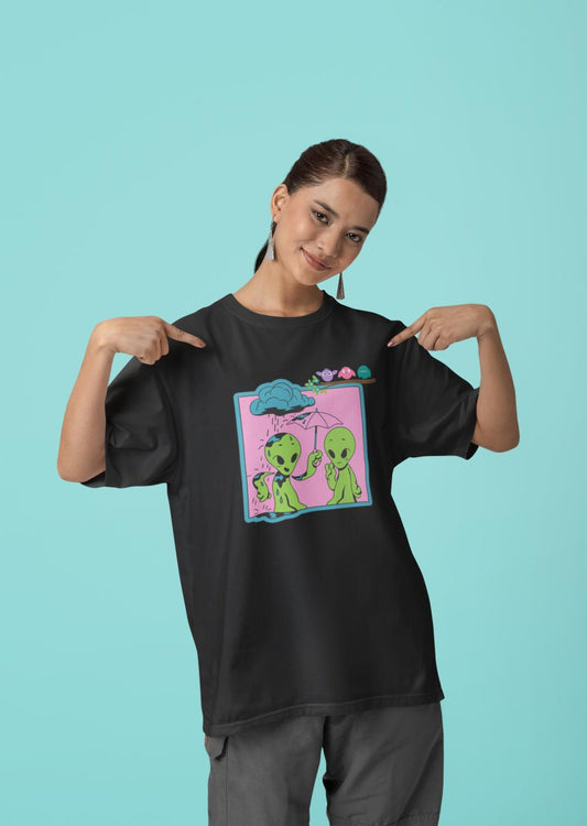 Women's Alien In The Rain Oversized T shirt