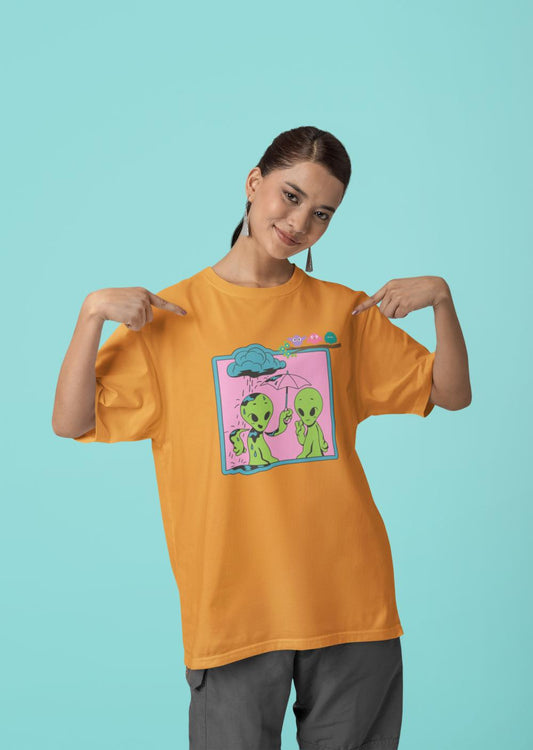 Women's Alien In The Rain Oversized T shirt